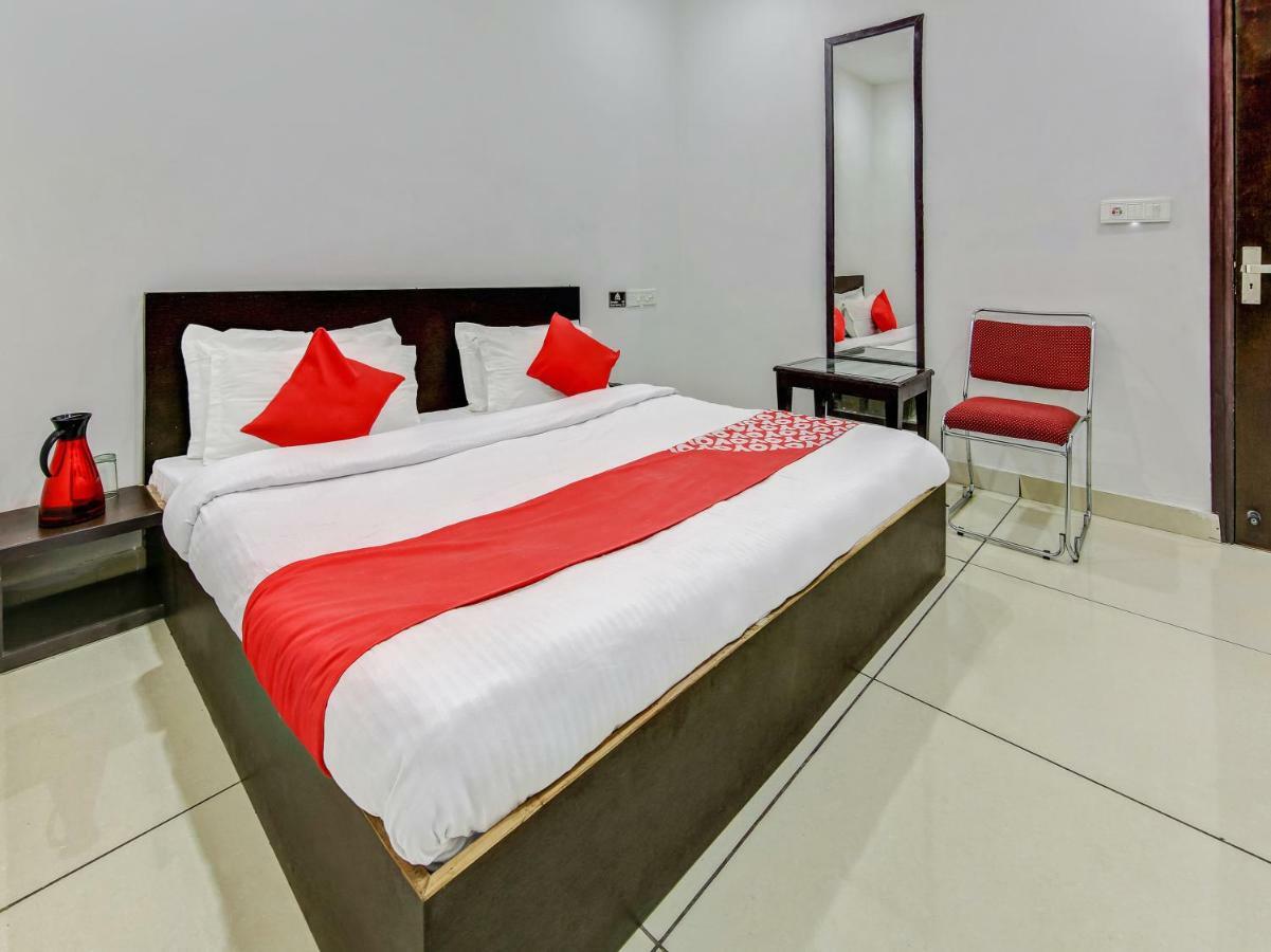 Oyo 27999 Hotel Deep Sirsa 외부 사진