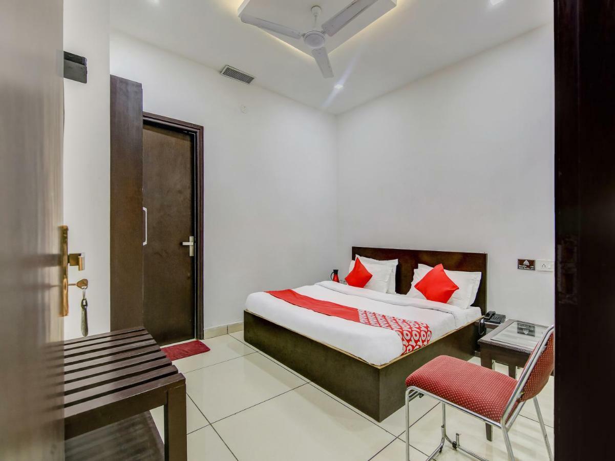 Oyo 27999 Hotel Deep Sirsa 외부 사진