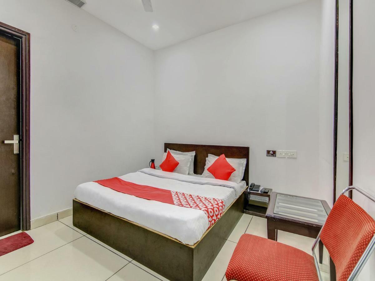 Oyo 27999 Hotel Deep Sirsa 외부 사진