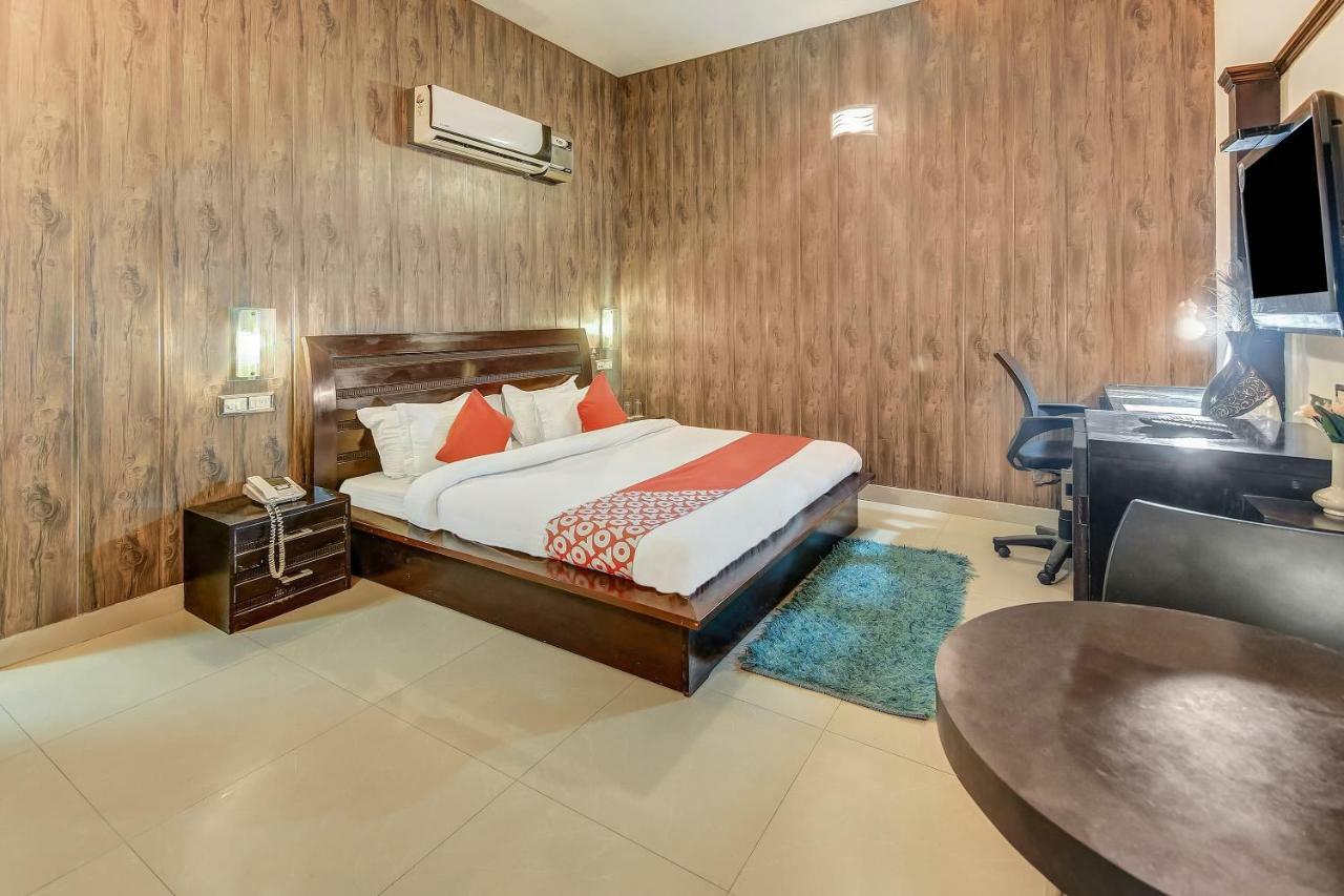 Oyo 27999 Hotel Deep Sirsa 외부 사진
