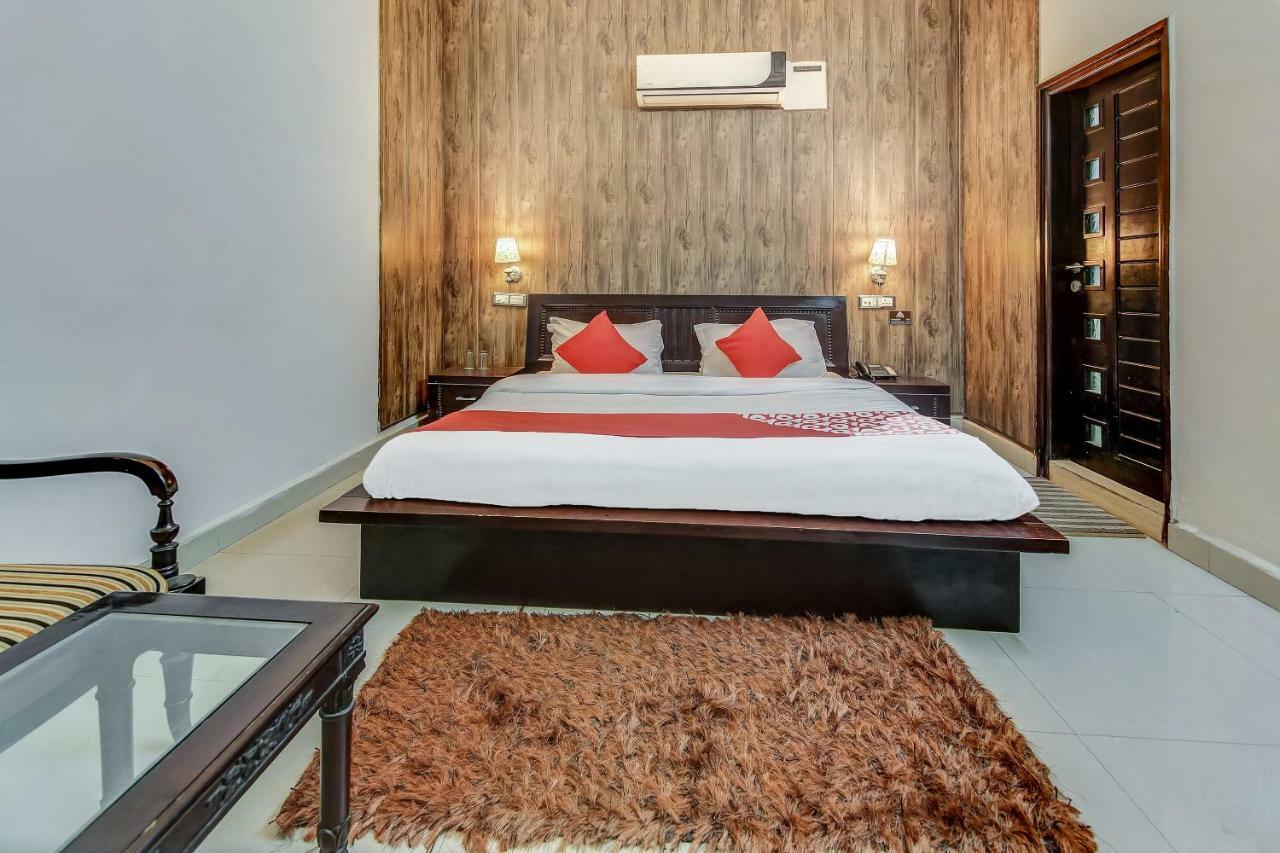 Oyo 27999 Hotel Deep Sirsa 외부 사진