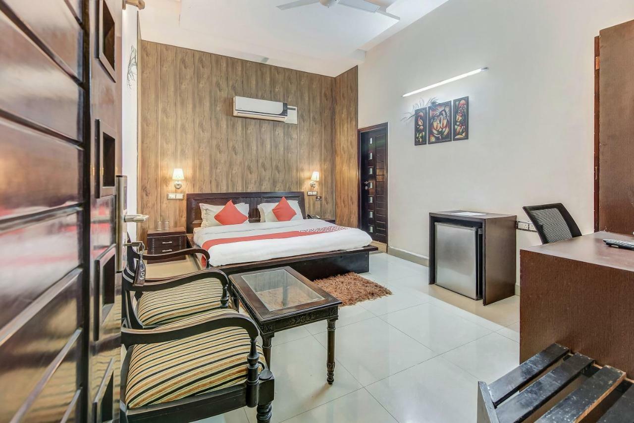 Oyo 27999 Hotel Deep Sirsa 외부 사진
